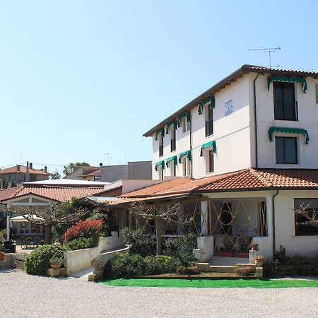 Albergo Ristorante Alla Lanterna Fano Extérieur photo